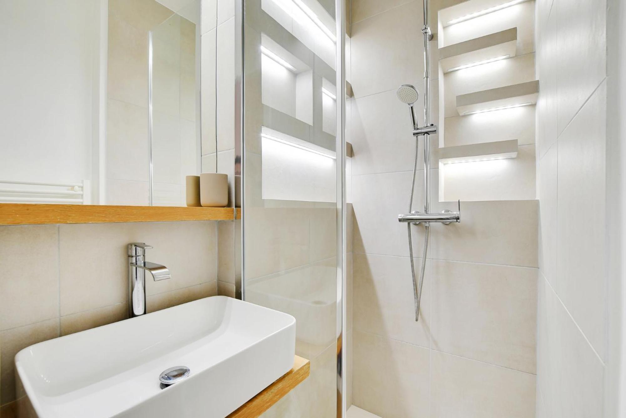Appartamento Luxury Paris, Paisible, 2 Chambres, Toute Commodites Parigi